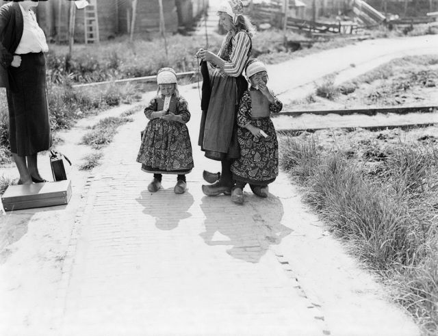 A Glance in the Past of Netherlands through These Incredible Old Pictures (78 pics)