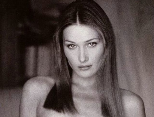 What Is Wrong With Carla Bruni’s Face? (7 pics)