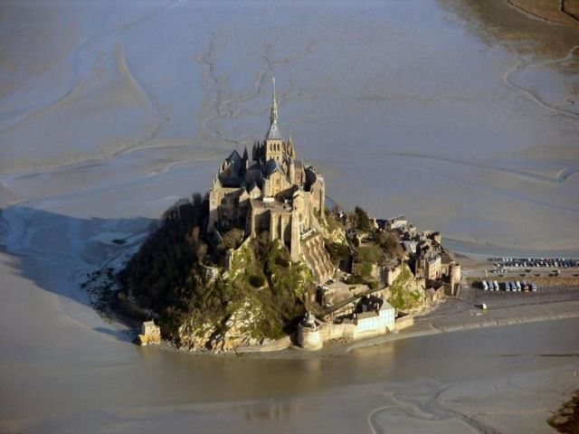 Mont Saint Michel - A Rocky Town in the Middle of the Sea (14 pics)