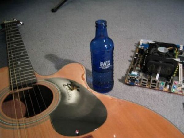 Transforming a Guitar into a Computer! (30 pics)