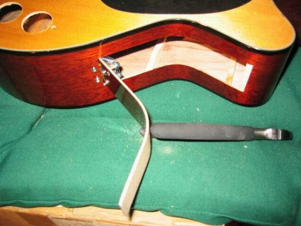 Transforming a Guitar into a Computer! (30 pics)