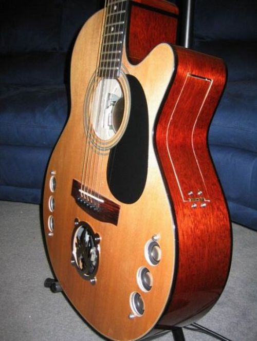 Transforming a Guitar into a Computer! (30 pics)