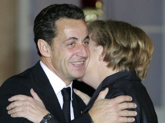 Emotional Greetings of Politicians (25 pics)