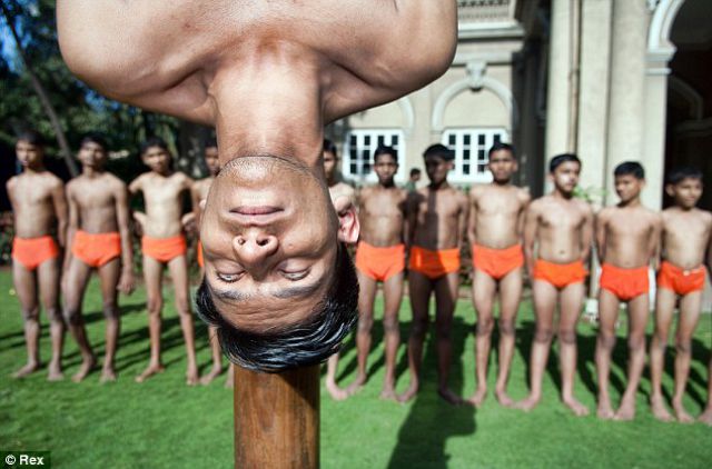 Extreme Pole Exercises Performed by Indians (19 pics)