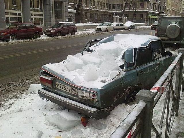 Alpinist Damaged Cars in Russia? (12 pics)