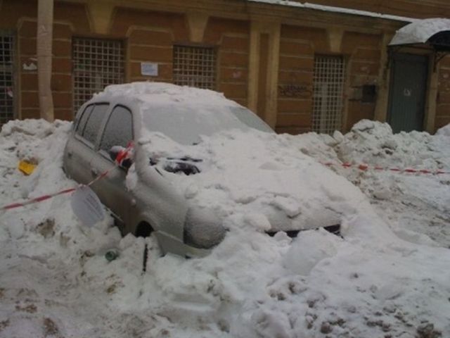 Alpinist Damaged Cars in Russia? (12 pics)