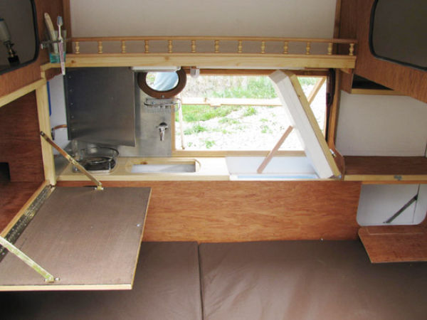 Mobile Home for the Homeless on Wheels (15 pics)