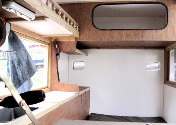 Mobile Home for the Homeless on Wheels (15 pics)