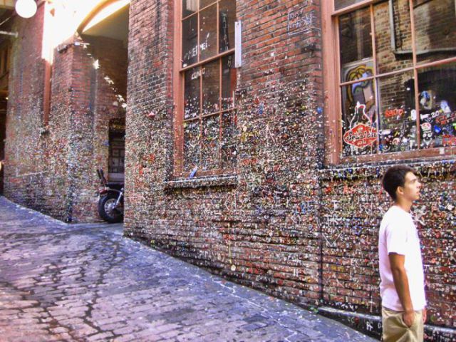 Gum Wall – A Top Seattle Attraction (13 pics)