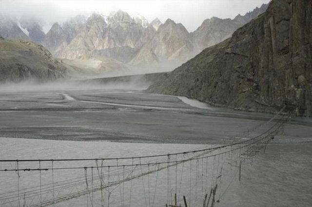 The World’s Most Dangerous Hanging Bridge (6 pics)