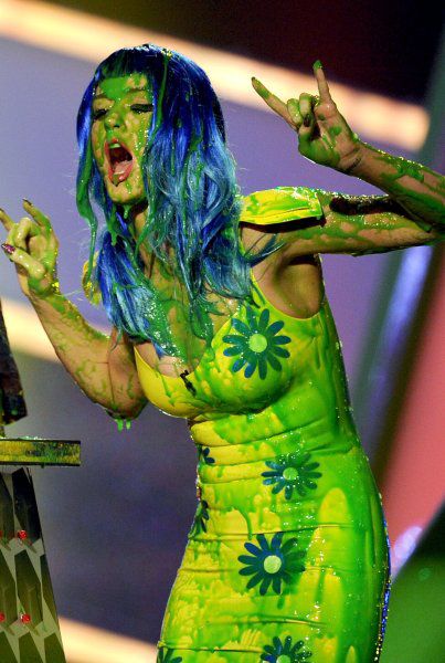 Katy Perry’s Face Turned Green (19 pics)