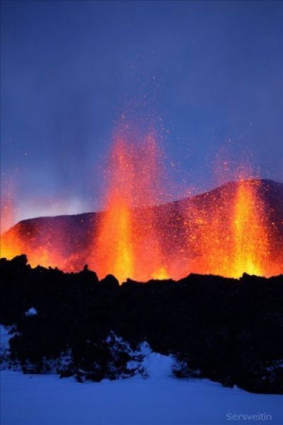 An Icelandic Volcano Eruption (30 pics)