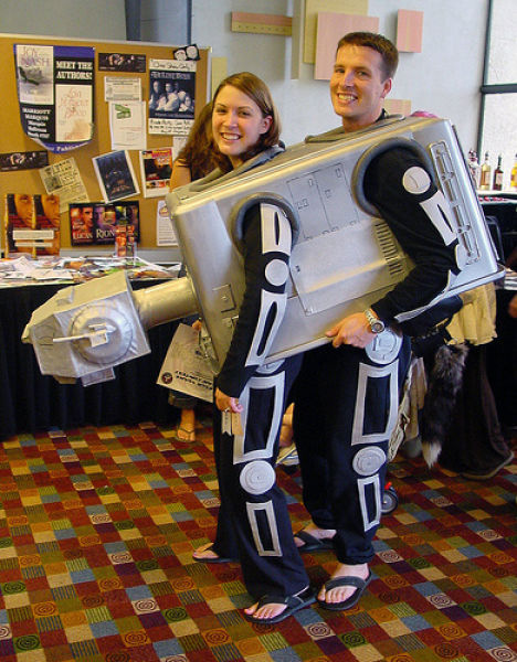 Low Budget Star Wars Costumes (11 pics)