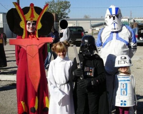 Low Budget Star Wars Costumes (11 pics)