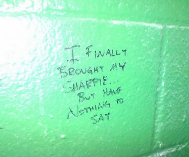 What People Write in Bathrooms (14 pics)