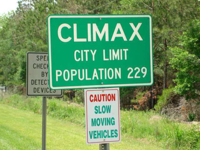 Hilarious City Signs (18 pics)