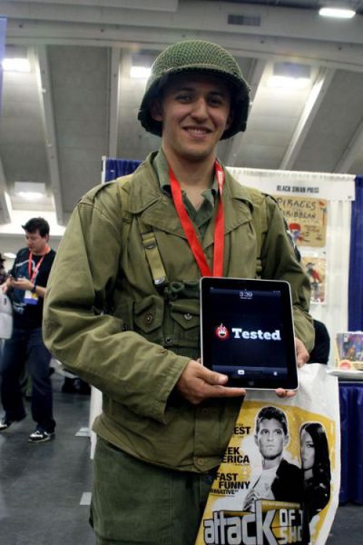 One iPad for All WonderCon Visitors (60 pics)