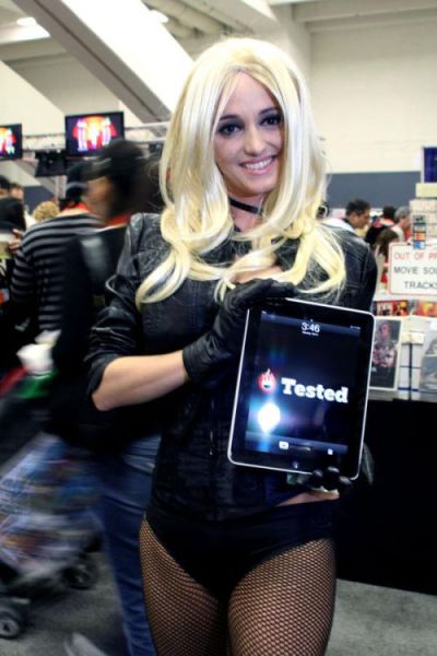 One iPad for All WonderCon Visitors (60 pics)