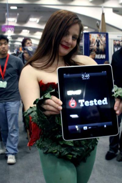 One iPad for All WonderCon Visitors (60 pics)