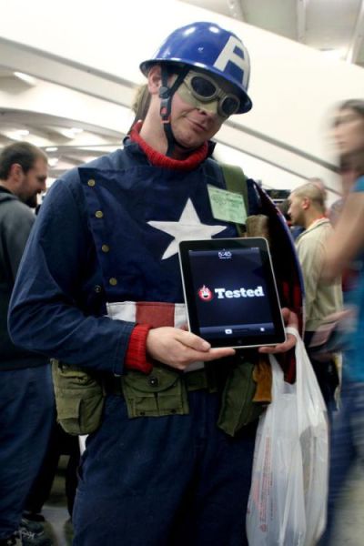 One iPad for All WonderCon Visitors (60 pics)