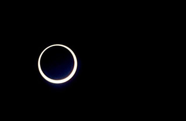 An Amazing Solar Eclipse (14 pics)