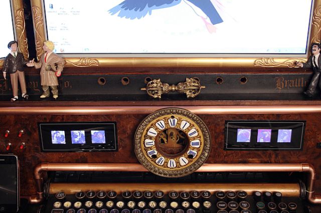 Steampunk Computer Made from Antique Organ (12 pics)