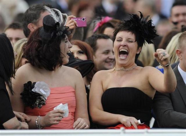 Liverpool Race-goers (23 pics)