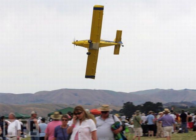 Superb Aeronautical Airplane Stunts (44 pics)