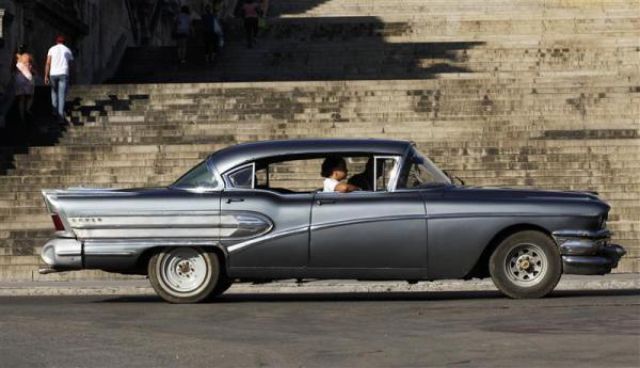 Take a Vintage Ride in Cuba (32 pics)