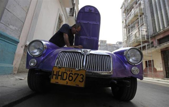 Take a Vintage Ride in Cuba (32 pics)