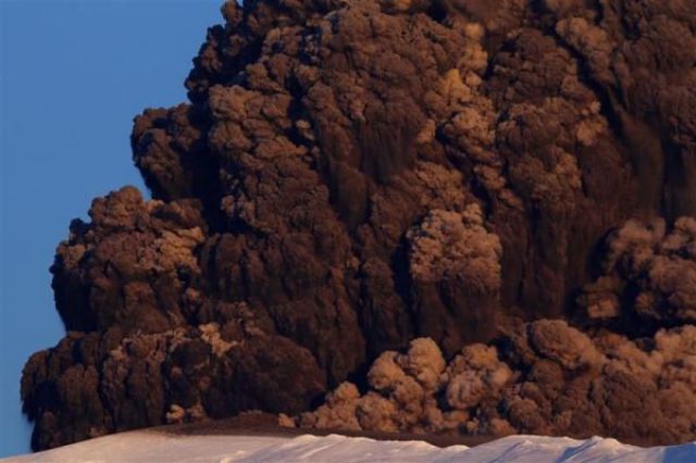 This Volcano Has Stopped the Whole World (34 pics)