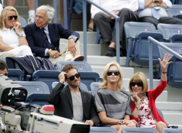 Celebrities Are Sports Fans Too (40 pics)