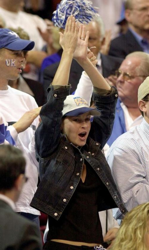 Celebrities Are Sports Fans Too (40 pics)