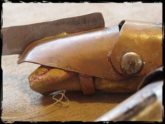 Freddy Krueger’s Glove He Wore in A Nightmare on Elm Street II (18 pics)