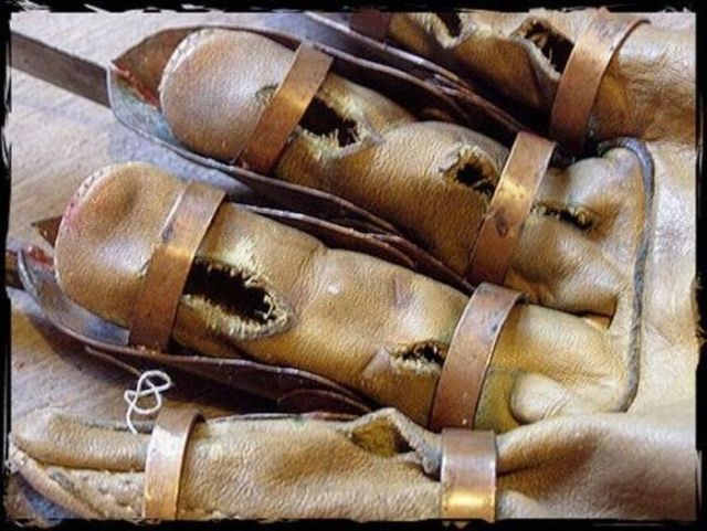 Freddy Krueger’s Glove He Wore in A Nightmare on Elm Street II (18 pics)