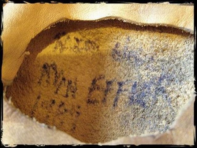 Freddy Krueger’s Glove He Wore in A Nightmare on Elm Street II (18 pics)