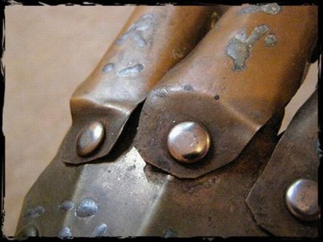 Freddy Krueger’s Glove He Wore in A Nightmare on Elm Street II (18 pics)