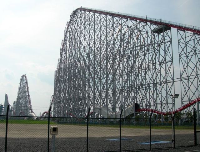 The World’s Scariest Roller Coasters (16 pics)