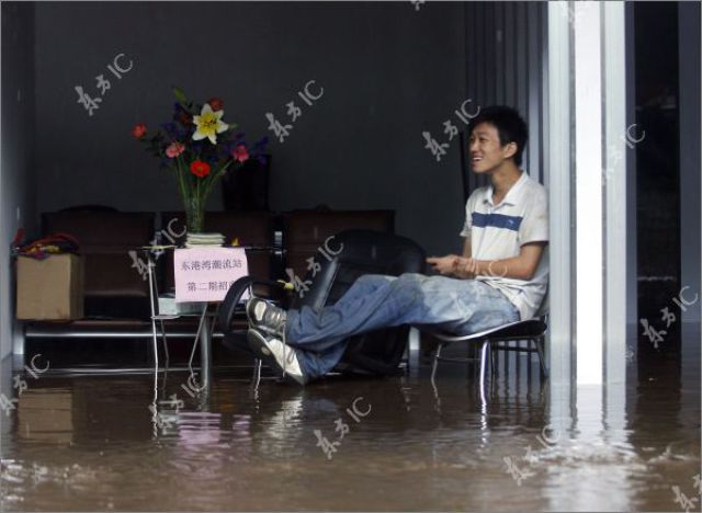 Heavy Rain Floods China (31 pics)