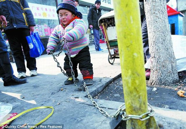 Tied Up Babies in China (6 pics)
