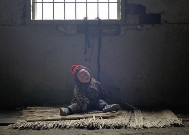 Tied Up Babies in China (6 pics)