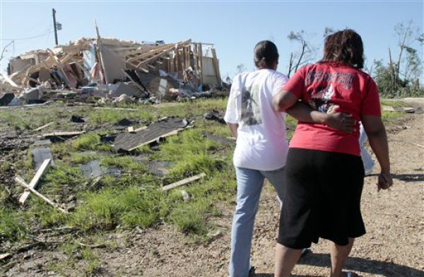 A Horrible Tornado Hits the USA (18 pics)
