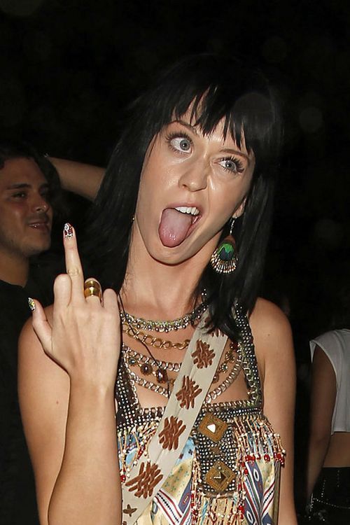Katy Perry is Having Fun Making Grimaces (8 pics)