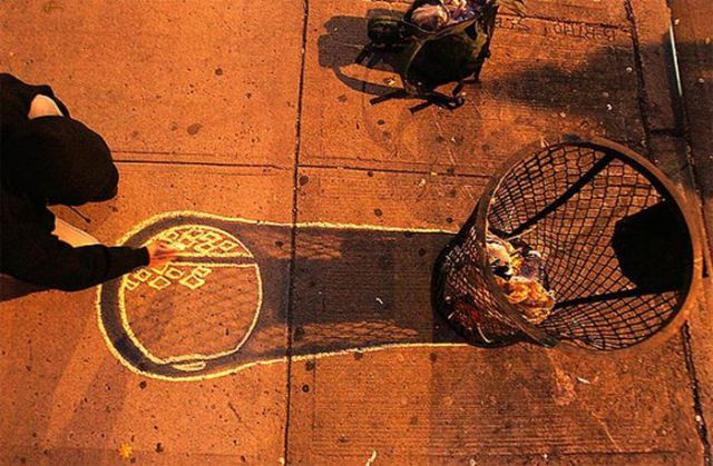 Street Art and Shadows (23 pics)