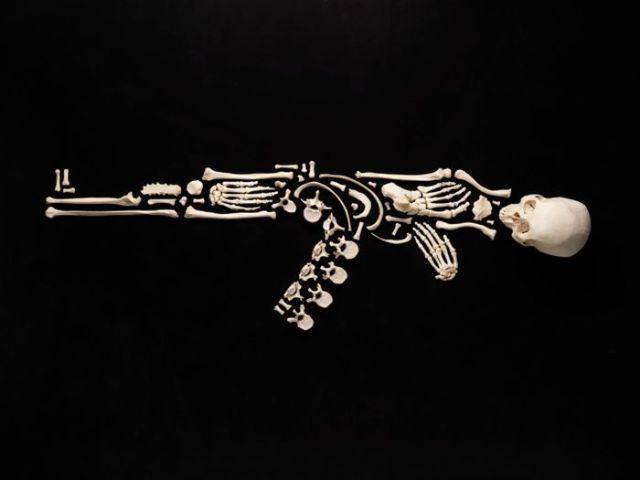 Art Made from a Human Skeleton (12 pics)