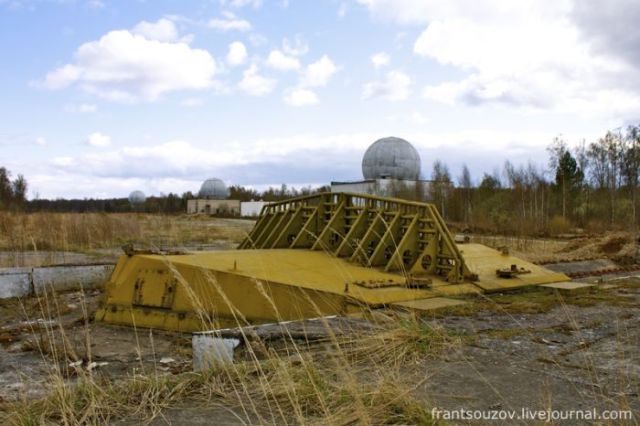 Russians Dumped One of Their Anti-Missile Defense System (40 pics)