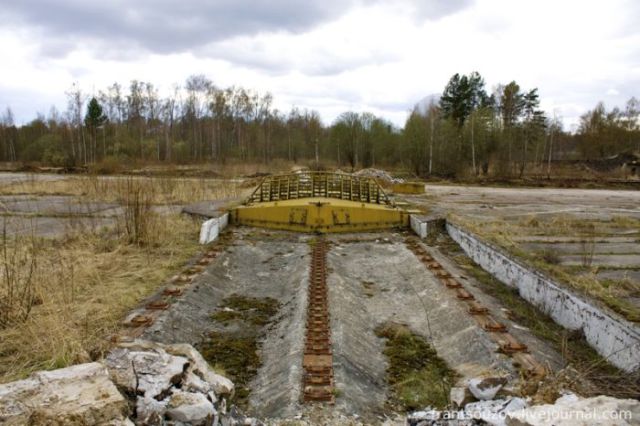 Russians Dumped One of Their Anti-Missile Defense System (40 pics)