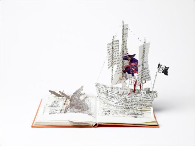 Book Sculptures (22 pics)