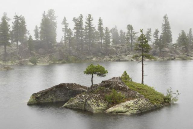 Cute Island on a Lake (20 pics)
