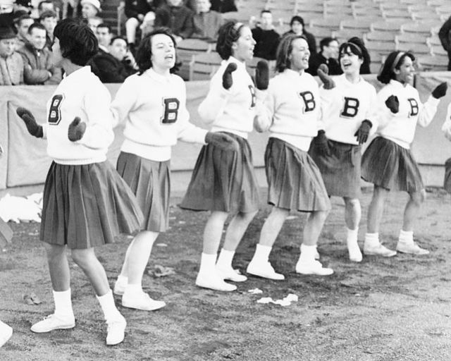 Cheerleaders 50 Years Ago (14 pics)
